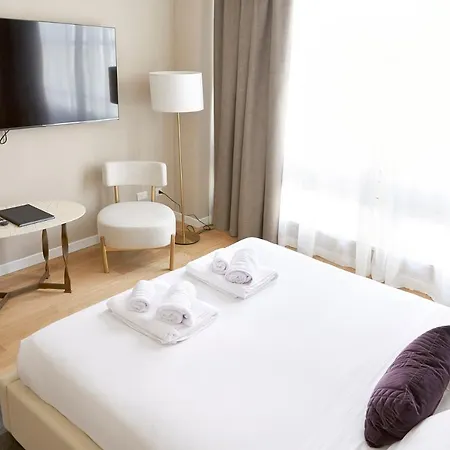 Prestige Boutique -piazza Duomo Milan